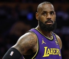 ewc电竞世界杯官网-队记：詹姆斯在湖人始终追求收入最大化 不排除明夏再和湖人续约