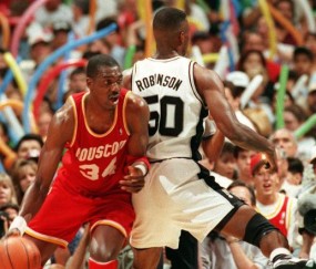 ewc电竞世界杯官网-贵了吗？字母哥花5万跟大梦特训！科比詹皇曾受益